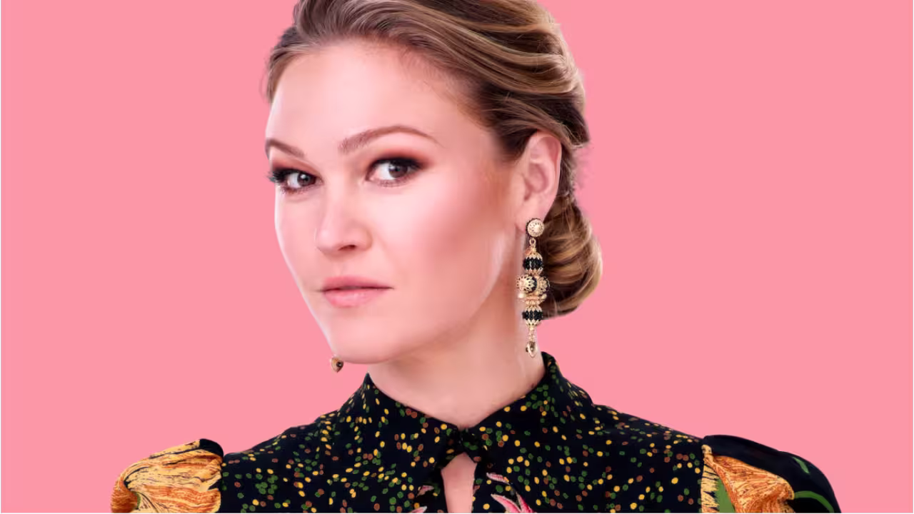 Julia Stiles performing a quickstep on Dancing with the Stars